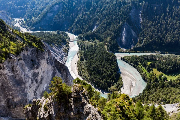 Pohled na rýnský kaňon v údolí Trin, Graubunden, Švýcarsko — Stock fotografie