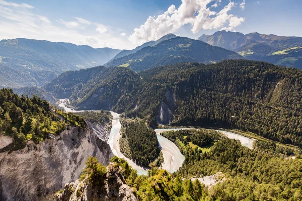 Kilátás a Rajna-szurdok völgyében Trin, Graubunden, Svájc — Stock Fotó