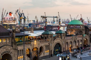 St Pauli Piers, Hamburgs önemli turistik biri görünümü