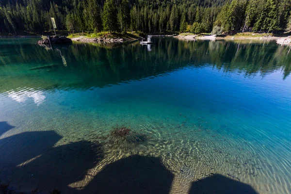 Jezioro Cauma w pobliżu wsi Flims w Szwajcarii — Zdjęcie stockowe