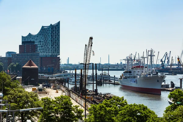 Le bâtiment Elbphilharmonie dans le port de Hambourg — Photo