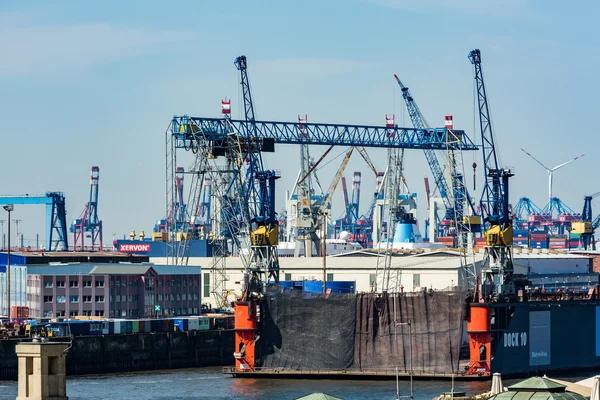 ハンブルク港とエルベ川の眺め — ストック写真