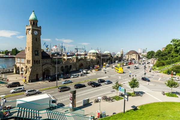 Hamburgs önemli turistik biri St Pauli Piers görünümü — Stok fotoğraf