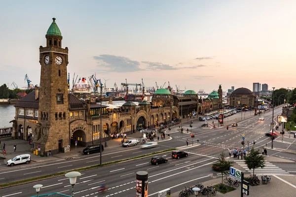 St Pauli Piers, Hamburgs önemli turistik biri görünümü — Stok fotoğraf