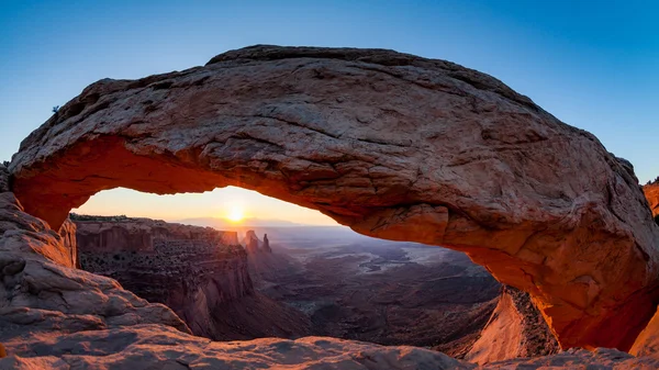 Mesa Arch at sunrise, Canyonlands National Park — Stock Photo, Image