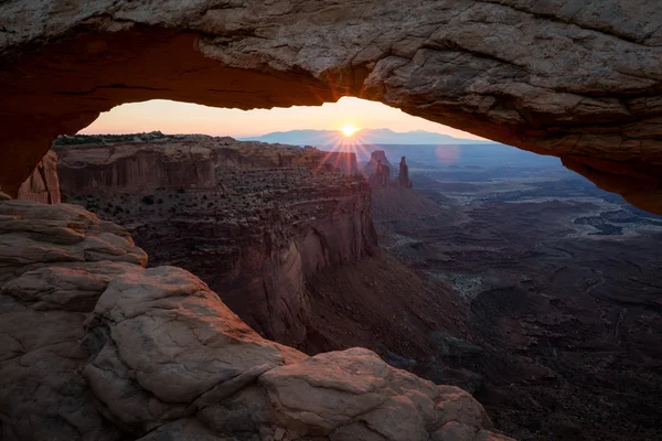 Mesa Arch v sunrise, národní Park Canyonlands — Stock fotografie