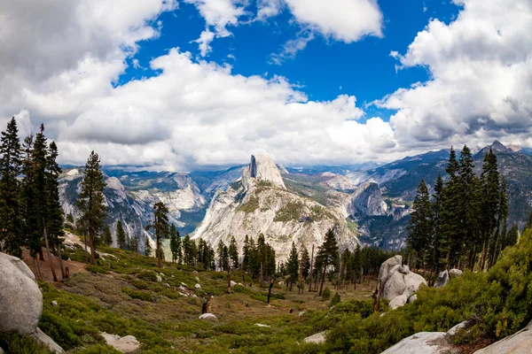 Half Dome, Yosemite Nemzeti Park, Kalifornia — Stock Fotó