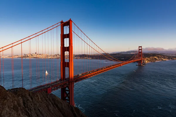 Golden Gate Bridge o zachodzie słońca z punktu widzenia Spencer baterii — Zdjęcie stockowe