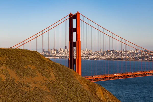 Golden Gate Bridge o zachodzie słońca z punktu widzenia Spencer baterii — Zdjęcie stockowe