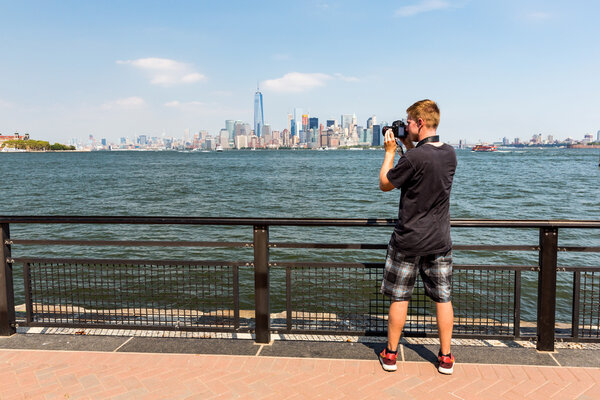 A man taking photos of Manhattan, New York during beautiful day