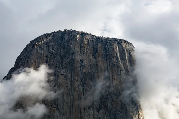 El Capitan no Parque Nacional de Yosemite, Califórnia — Fotografia de Stock