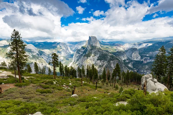 Pół Kopuła yosemite national Park, Kalifornia — Zdjęcie stockowe