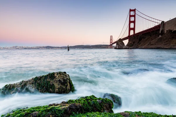 San Francisco Golden Gate-híd naplementében — Stock Fotó