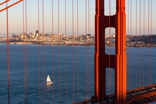 Golden Gate Bridge bij zonsondergang vanuit oogpunt van de batterij Spencer — Stockfoto