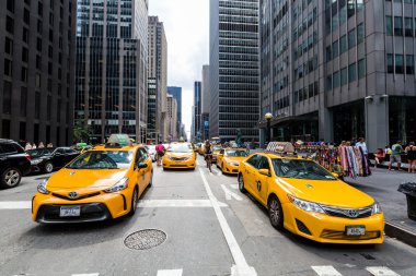5th Avenue, yeni Yorks taksiler için görüntüleyin