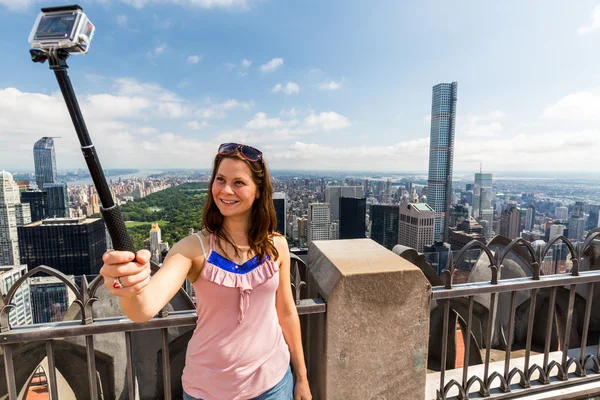 Selfie manzaralı şehir dışına Manhattan'a alarak kız — Stok fotoğraf