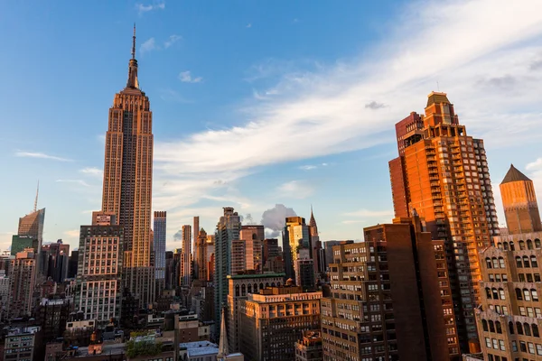 Вид на центр Манхэттена со знаменитым Эмпайр-стейт-билдинг — стоковое фото