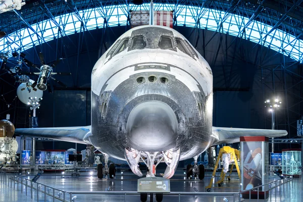 Chantilly VA - 4 de abril de 2016: Descoberta do ônibus espacial no Udvar Hazy Fotografias De Stock Royalty-Free