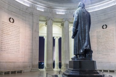 Jefferson Memorial arkadan görüldüğü gibi DC Washington