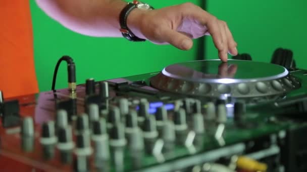 Dj adjusts the tempo on the mixing panel — Stock Video