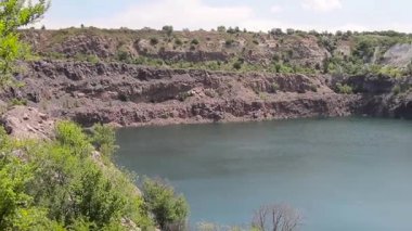 Nehir ve kayalar görünümü