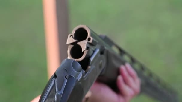 Man inserts bullets in the gun — Stock Video