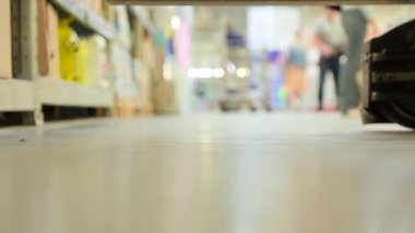 Palet mal ile yere düşüyor