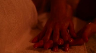 Palm masaj yağı ile yakın çekim