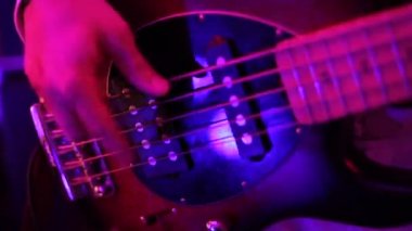 Elektro gitar yakın çekim oyun