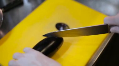 Pirzola patlıcan dilimleri yakın çekim yemek