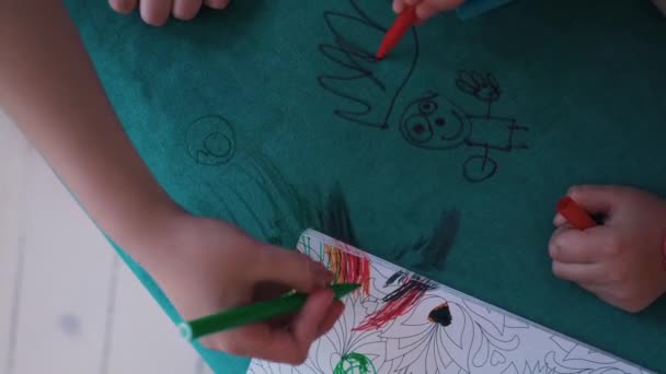 Children drawing on the couch close-up — Stock Video