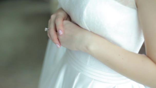Lány-fehér esküvői ruha — Stock videók