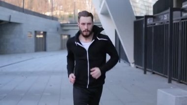 Adam çalıştıran ön görülen