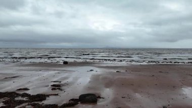 Kasvetli Okyanus Plajı Bulutlu, Bulutlu bir günde