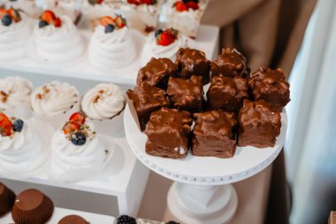 Çikolatalı şekerleme ve çeşitli tatlılar sergilendi