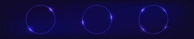Üç tane neon yuvarlak çerçeve seti ve koyu arkaplanda parlak efektler. Boş parlayan tekno fon. Vektör illüstrasyonu.