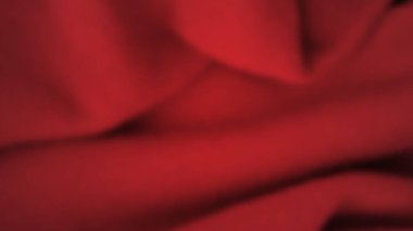 Buruşuk kumaşlı soyut bir arkaplan. Boş uzayı olan koyu kırmızı gerçekçi ipek dokusu. Vektör illüstrasyonu