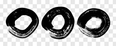 Siyah grunge fırça darbeleri daire şeklinde. Üç adet boyalı mürekkep çemberi. Mürekkep lekesi şeffaf arkaplanda izole edilmiş. Vektör illüstrasyonu