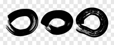 Siyah grunge fırça darbeleri daire şeklinde. Üç adet boyalı mürekkep çemberi. Mürekkep lekesi şeffaf arkaplanda izole edilmiş. Vektör illüstrasyonu