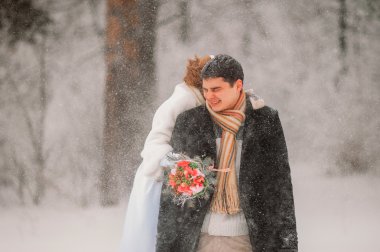 kaç bir çam ormanı içinde