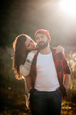 doğa içinde aşık