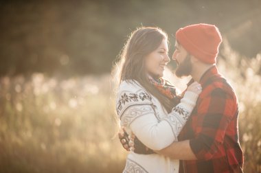 doğa içinde aşık