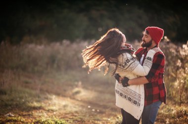 doğa içinde aşık