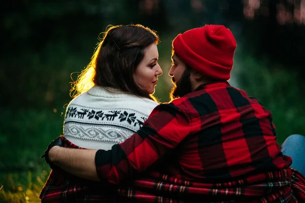 Milovníkům táboráku v noci — Stock fotografie