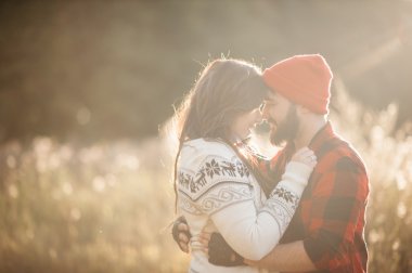 doğa içinde aşık