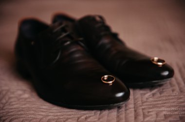 Erkek Ayakkabı ve alyans