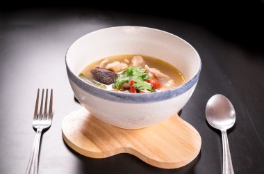 Tom Yum Gai, baharatlı tavuk çorbası, Tayland gıda.