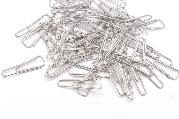 Beyaz arkaplandaki klipleri toplar