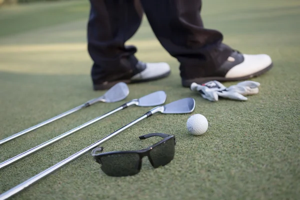 Spela golf på golfklubben — Stockfoto