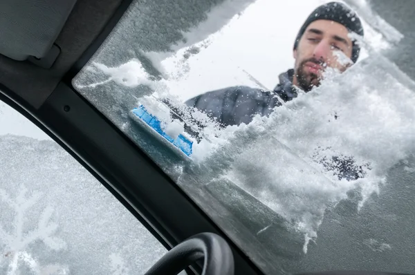 Araba kar temizleme Telifsiz Stok Fotoğraflar